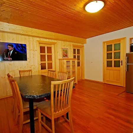 A štúdiá Miroslav *