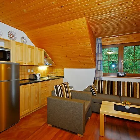 A štúdiá Miroslav *