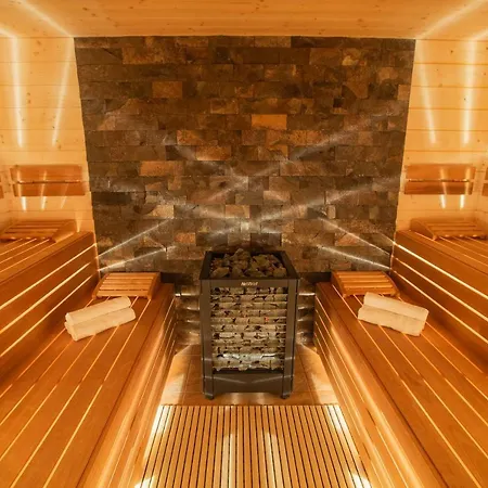 A štúdiá Miroslav *